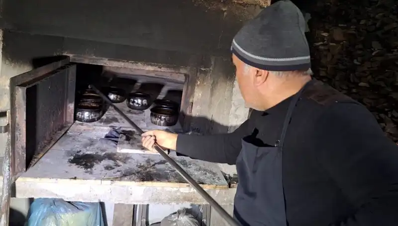 Pişen Lezzet İçin Kalede Davul Çalıyorlar: Günlük Geleneğin Ayrıntıları