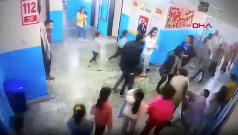 Bayılan Öğrenciyi Kurtaran Müdür Yardımcısının Kahramanlığı Okulda Destan Yazdı