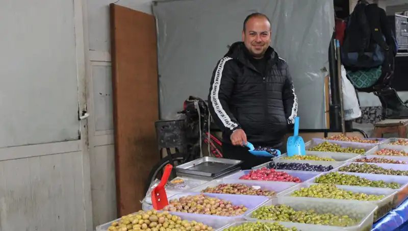 Pazarın En Renkli Tezgahı: 30 Çeşit ve 7 Aylık Beklenti