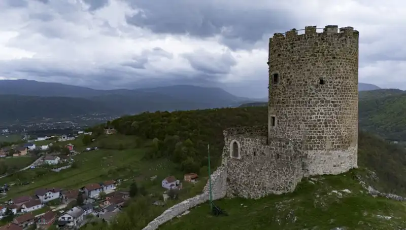 Sokolac Kalesi: Bosna Hersek’in Tarihinde Zamana Direnen Bir İnşa Mucizesi