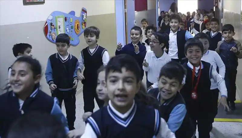 2025 Okul Açılış Tarihleri: Öğrencileri Ne Bekliyor?