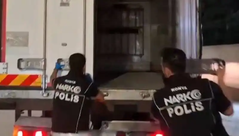 Konya'da Uyuşturucu Operasyonu: Dört Şüpheli Çarkın İçinde Yakalandı!