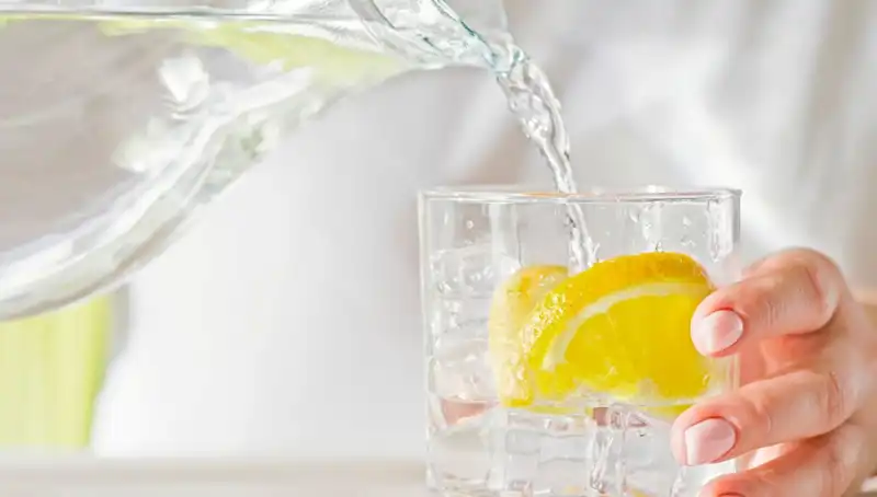 Limonlu Su Tüketmenin Bilinmeyen Faydaları: 8 Etkisiyle Vücudunuzu Şaşırtın!