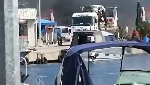 Tuzla'daki Balıkçı Barınağında Büyük Lastik Yangını: Sebepleri ve Etkileri