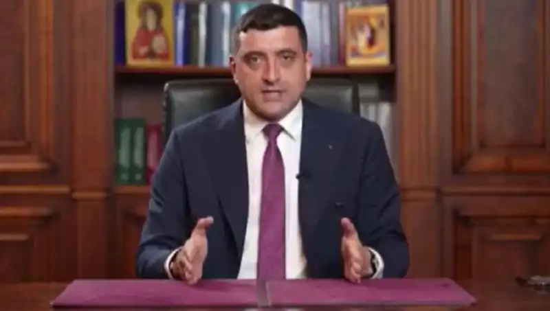Romanya Seçimlerinde Aşırı Sağcı Aday İlk Turu Önde Tamamladı