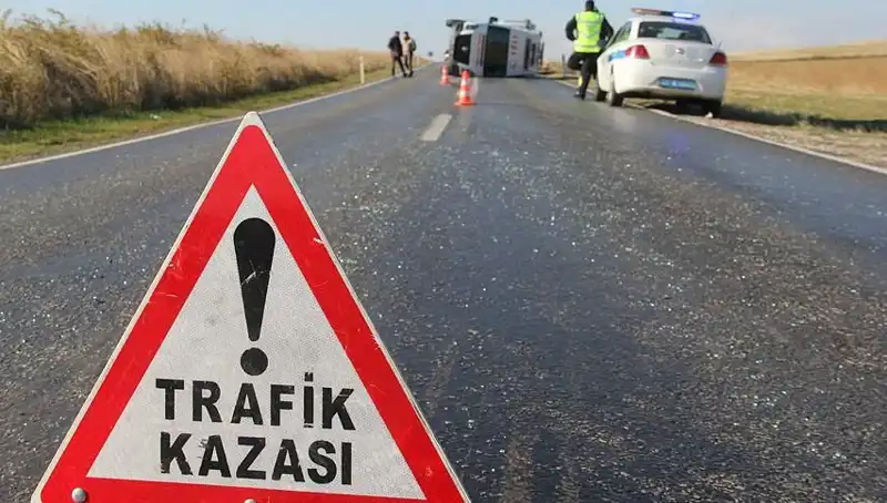 Otomobil Servis Minibüsüne Çarptı: İki Aileyi Yıkan Kaza
