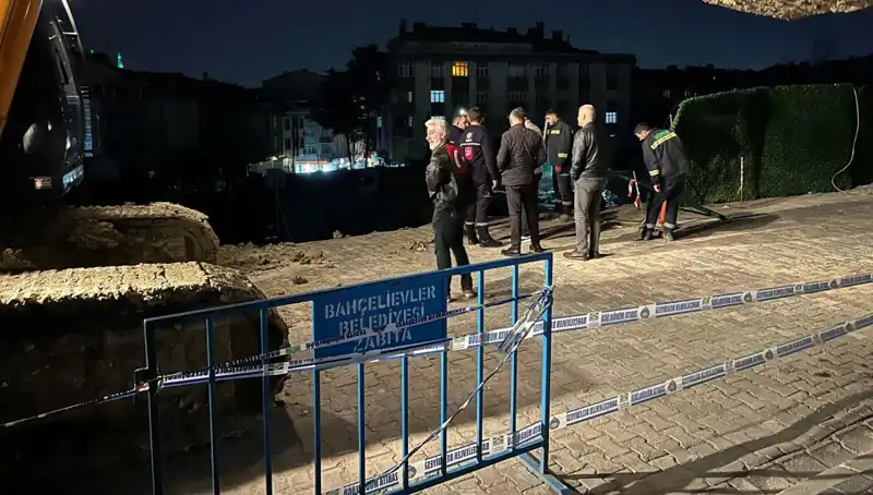 İstanbul'da İnşaat Çalışmasında Yol Çökmesi: Tehlikeli Anlar Yaşandı!