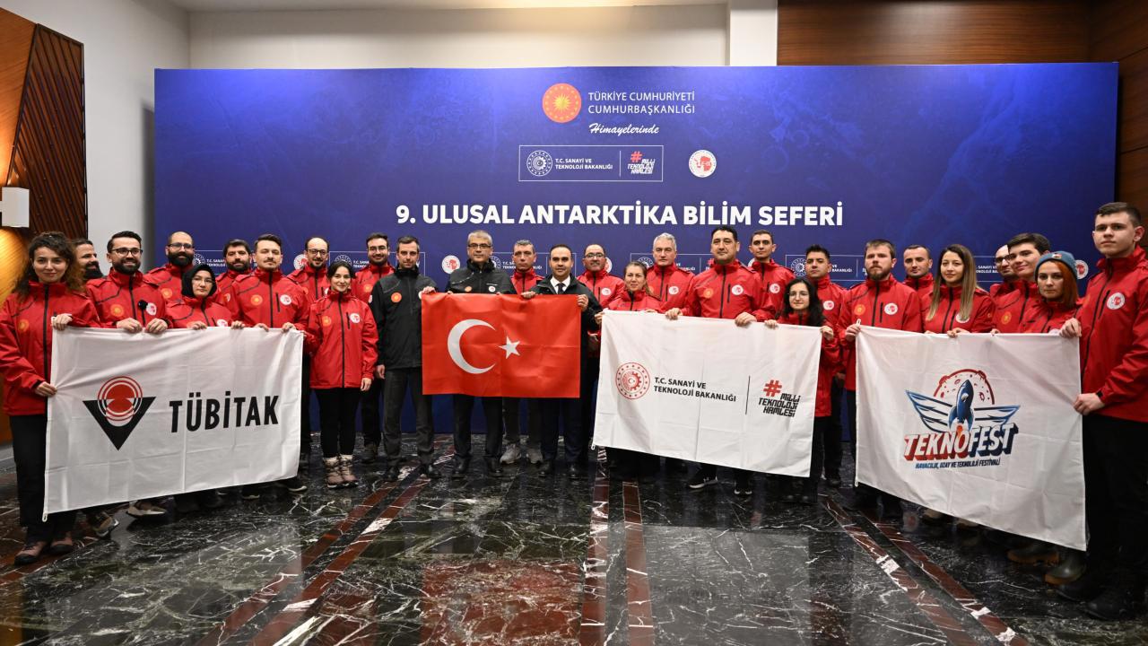 Türk Bilim İnsanları Yine Antarktika Yolculuğuna Çıktı