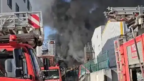 Tuzla’da Yangın Alarmı: Fabrika Alev Alev, Kontrol Altına Alındı!