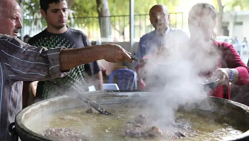 Gadir-i Hum Bayramı'nda Duygu Dolu Kutlamalar: Gelenekler ve Mesajlar