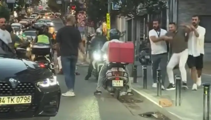 Nişantaşı'nda Yol Verme Kavgası: Sopalı Saldırı Ortalığı Karıştırdı