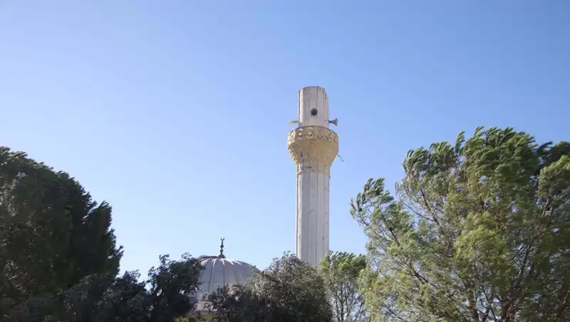 Muğla'da Şiddetli Fırtına: Minare Külahları ve Çatılar Uçtu!
