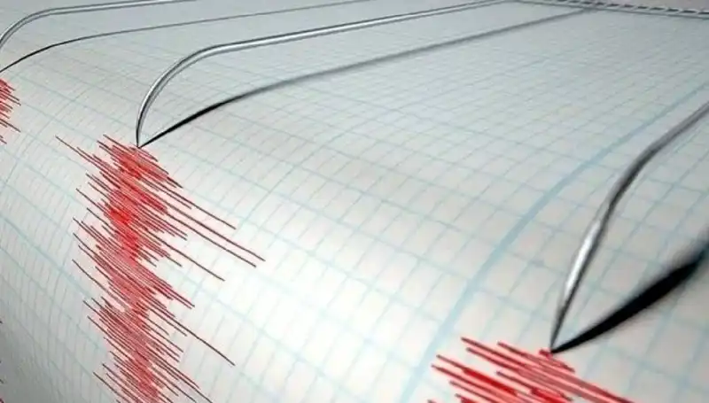 Ege Bölgesi'nde 3.5 Büyüklüğünde Deprem: Kentler Sarsıldı