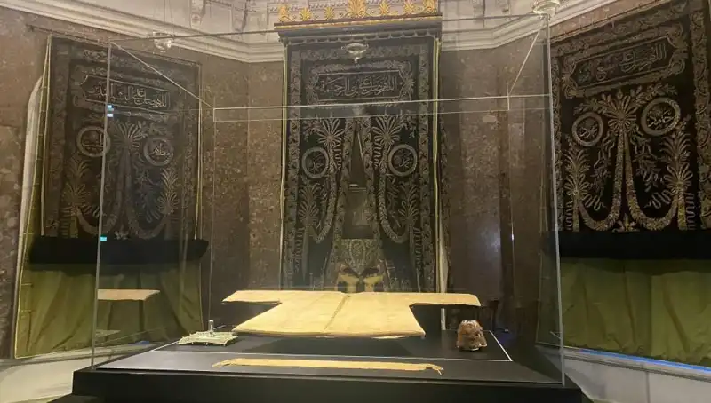 Hırka-i Şerif Ziyarete Açılıyor: Müslümanların Gözdesi Tekrar Halkla Buluşuyor