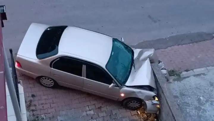 Kontrolü Kaybeden Araç Duvara Çarpınca Dram Yaşandı