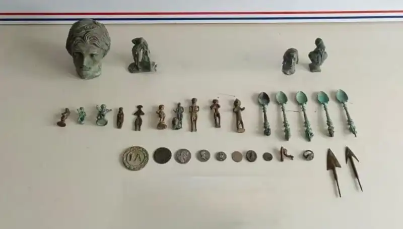 Roma Dönemine Ait Eşsiz Tarihi Eserler Güvenlik Güçlerinin Elinde