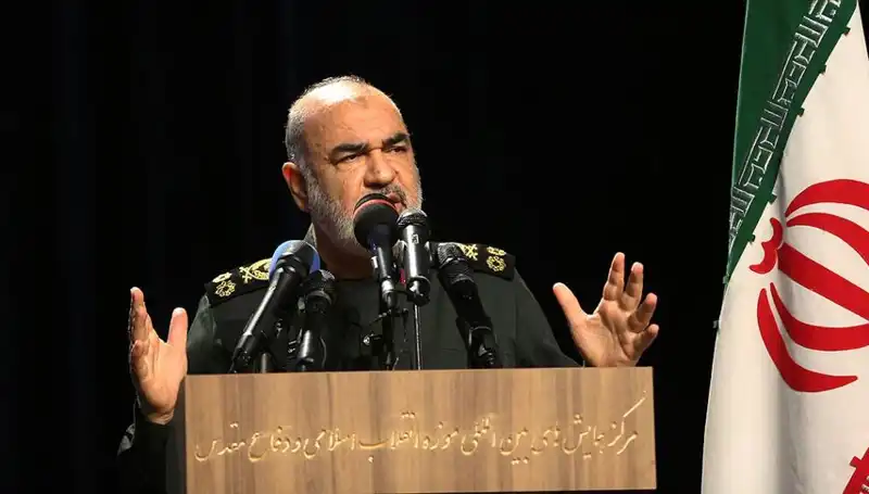 İran Devrim Muhafızları'ndan Trump'a Sert Mesaj: "Yıkıcı Karşılık Gelecek"