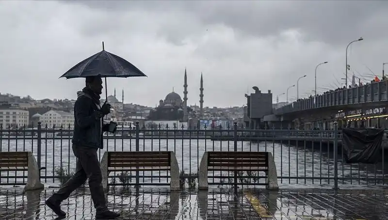 Bahar Gitti, Kış Yeniden İstanbul'a Geliyor: Yağmur ve Kar Alarmı!