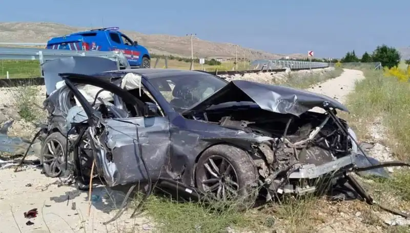 Sivas'ta Üst Üste Gelen İki Trafik Kazası: 9 Kişi Yaralandı!