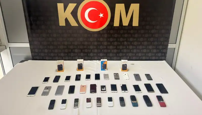 Gümrük Kaçağı Cep Telefonları: 37 Alet Ele Geçirildi, Araştırmalar Derinleşiyor!