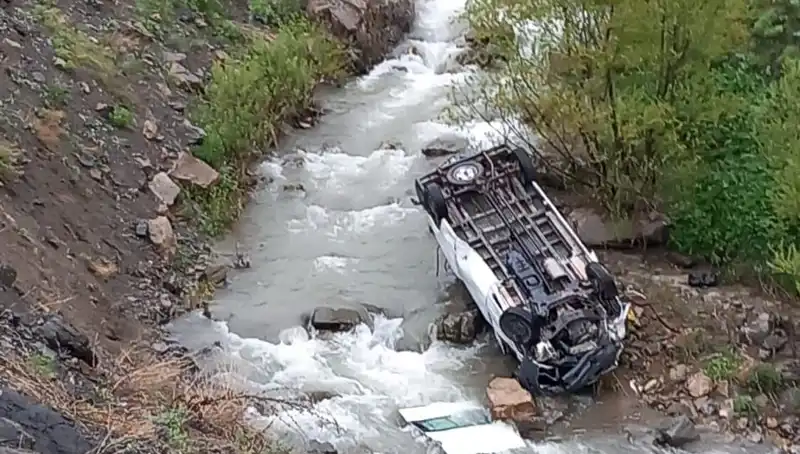Hakkari'de Minibüs Kazası: 2 Hayat, 3 Yaralı