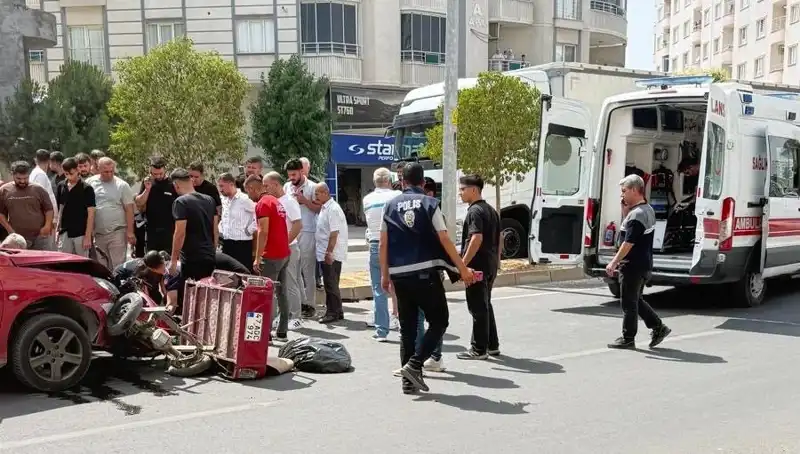 Mardin'de Trafik Kazası: İki Kişi Yaralandı, Panik Yaygınlaştı