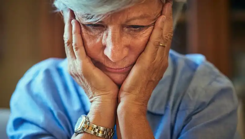 40'lı Yaşlarında Alzheimer: Erken Uyarı İşaretlerini Stresle Kestirdi