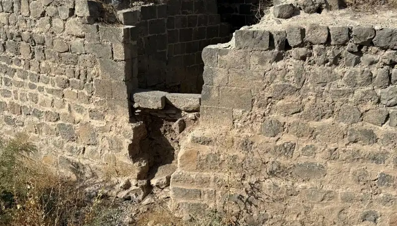 Diyarbakır'daki Saint George Kilisesi'nin Tarihi Hamam İddialarını Çürüten Kitabe Bulundu