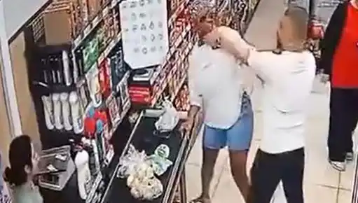 Markette Kasa Sırasında Oldukça Şaşırtıcı Olay: Çocuğunun Önünde Kadına Saldırdı!