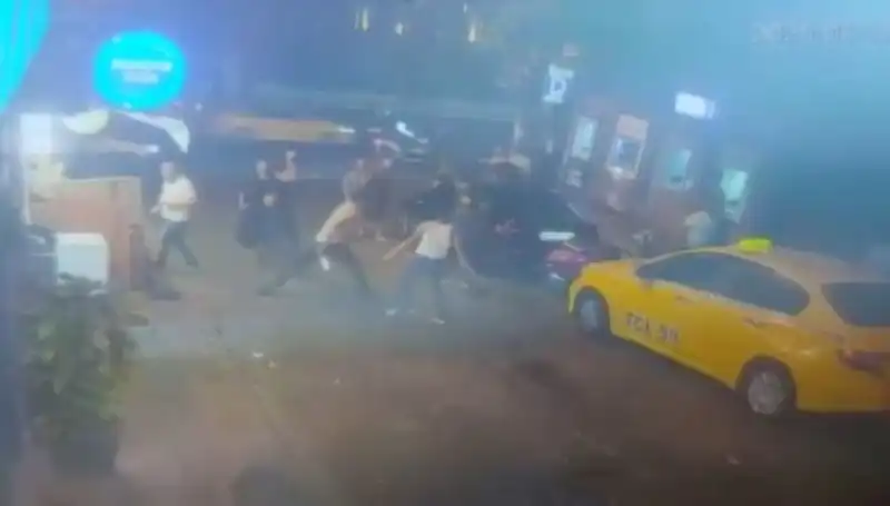 Beyoğlu'nda Tavsiyenin Kavgaya Dönüşümü: Kanlı Olay Anbean Yaşandı