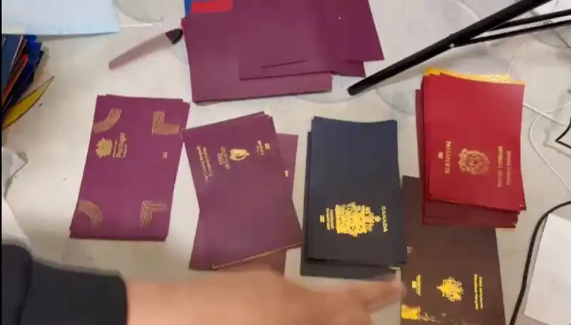 Sahte Belgeler Dünyasına Dev Operasyon: Pasaport ve Vize Ustaları Çökertildi