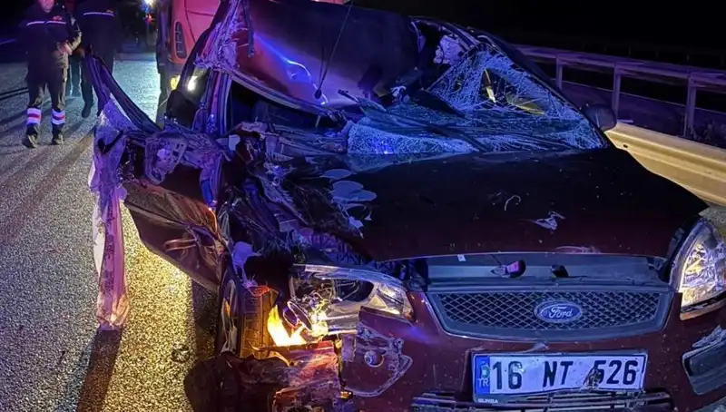 Afyonkarahisar’da Feci Kaza: TIR ile Otomobil Çarpıştı, 4 Kişi Yaralandı
