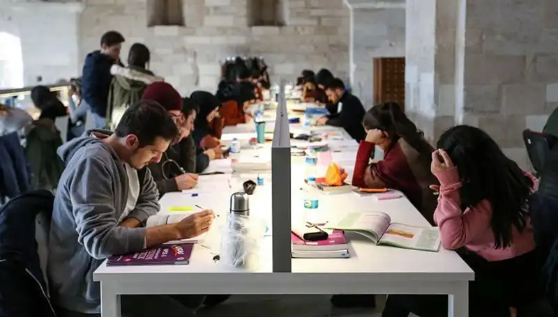 Üniversitelerin Yeni Eğitim Dönemi Başlangıç Tarihleri Belli Oldu!