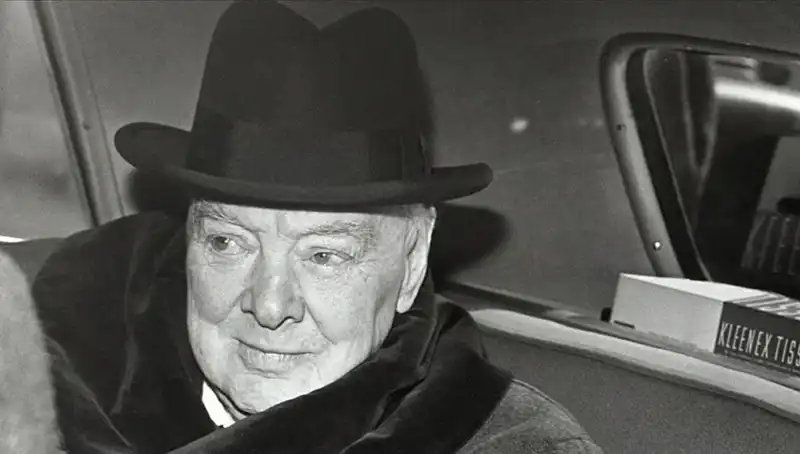 Churchill'in Tarihi Bekar Evi Satışta: 3,75 Milyon Sterlin ile Yeni Sahibine Kavuşacak