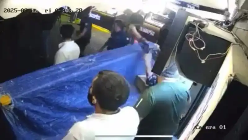 Ortaköy'de Kanlı Çatışma: Tekme Tokat İkili Kavga Dikkatleri Üzerinde