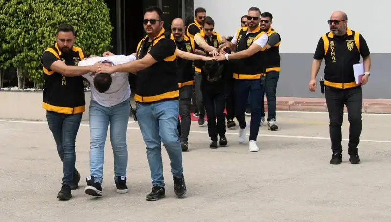 İş İnsanı Sevgili Tuzağında Dolandırıldı: Olayın Detayları ve Gözaltılar