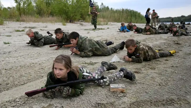 Rusya'da 8 Yaşındaki Çocuklar Savaşçı Olmak İçin Eğitim Alıyor