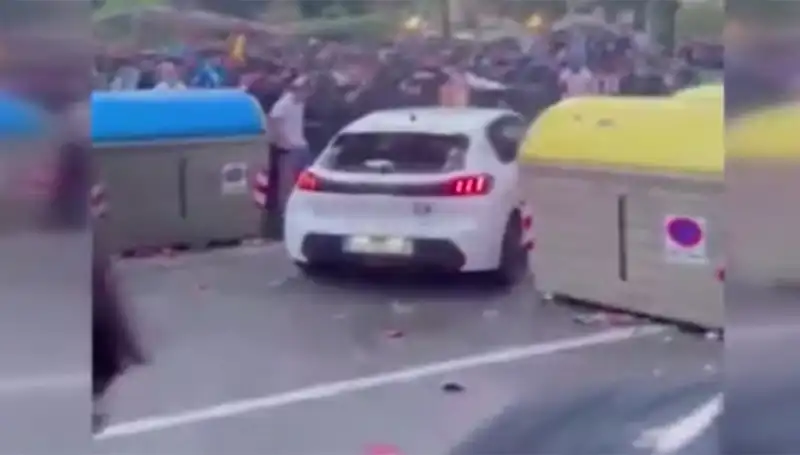 Aracın Taraftarlar Arasına Daldığı Olayda 13 Kişi Yaralandı, Neler Oldu?