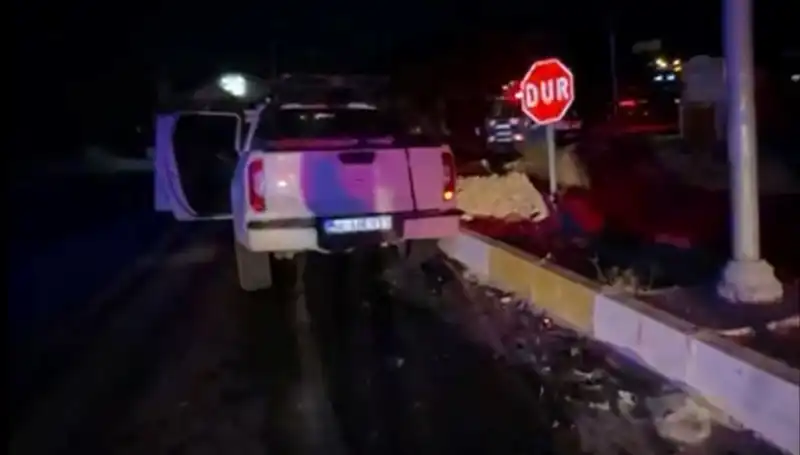 İzmir’de Kamyonet ve Hafif Ticari Araç Çarpıştı: 7 Yaralı, Korkutan Kaza