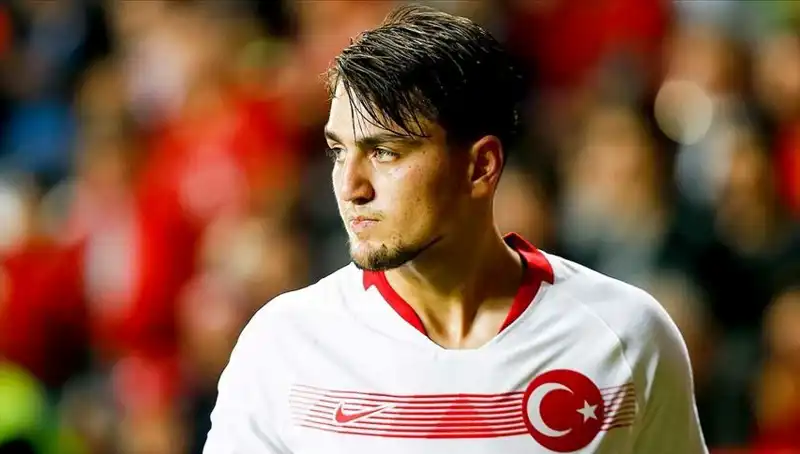Beşiktaş'ın Transfer Hamlesi: Milli Futbolcunun Cevabı Herkesi Şaşırttı
