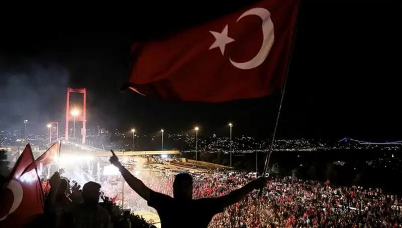 15 Temmuz Destanı: Külliye'de "En Uzun Gece" Tiyatro Gösterimi