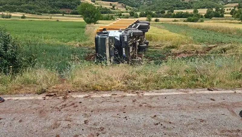 Tokat'ta Devrilen Kamyon Faciasında Sürücü Hayatını Kaybetti