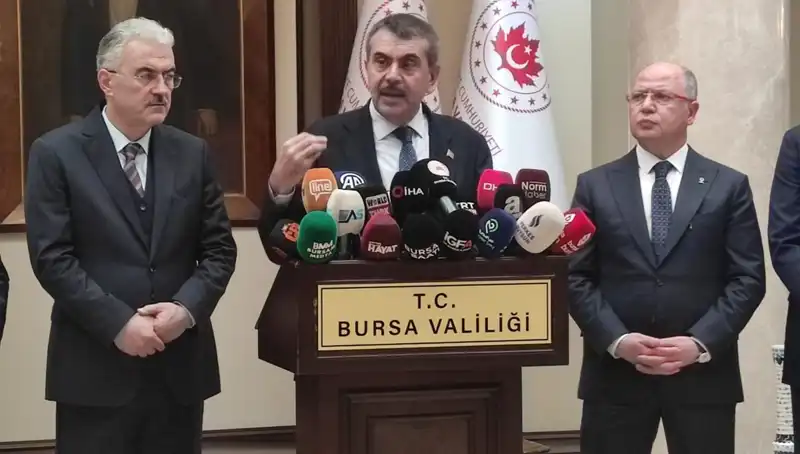 Bakan Tekin’den Protesto Yapan Çalışanlara Yaptırım Uyarısı: Tepkiler Çığ Gibi Büyüyor