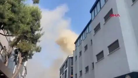 İstanbul’da 4 Katlı İş Merkezinde Çıkan Yangın, Ekiplerin Mücadelesi Sürüyor