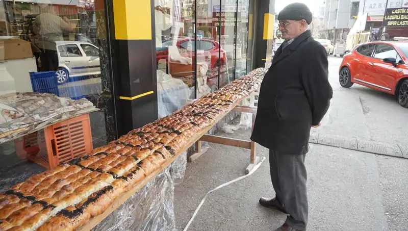 7 Metrelik Dev Pide: 8 Kişi 2 Saate Tamamladı!