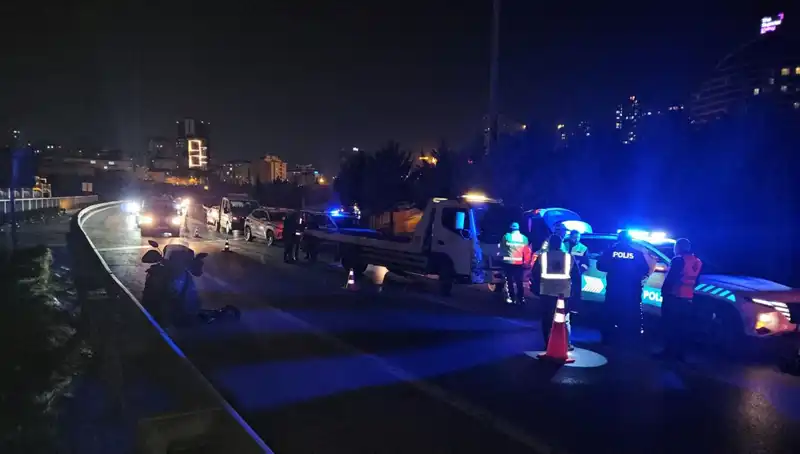 TEM Otoyolu'nda Şok Kaza: Yol Ortasında Yatan Adamı Metrelerce Sürükledi
