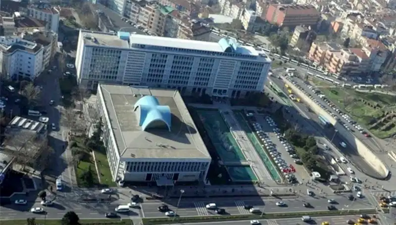 İBB Soruşturmasında WhatsApp Grubundaki Mesajlar Gündemde