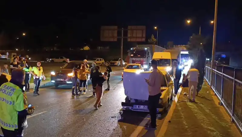 Otoyolda Kuralsız Geri Dönüş Kazası: İki Çocuk ve Dört Yaralı