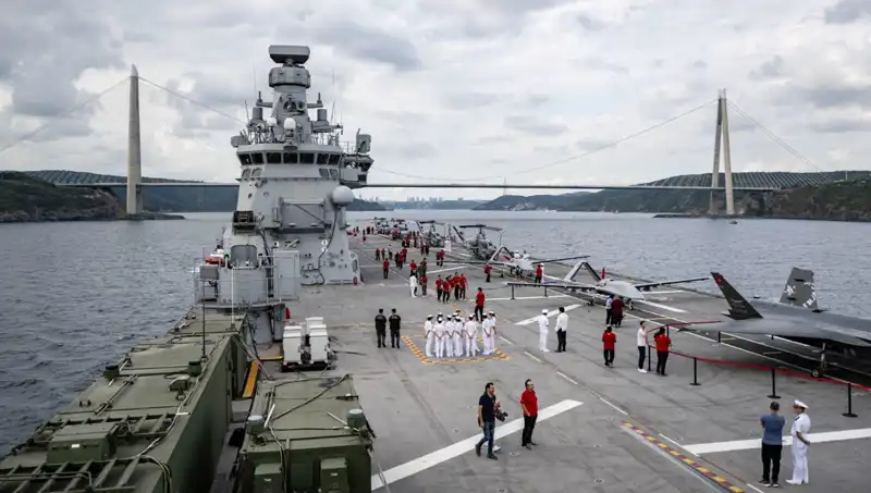 TCG Anadolu'dan Çarpıcı Ayrılış: Sarayburnu'ndan Yola Çıktı!