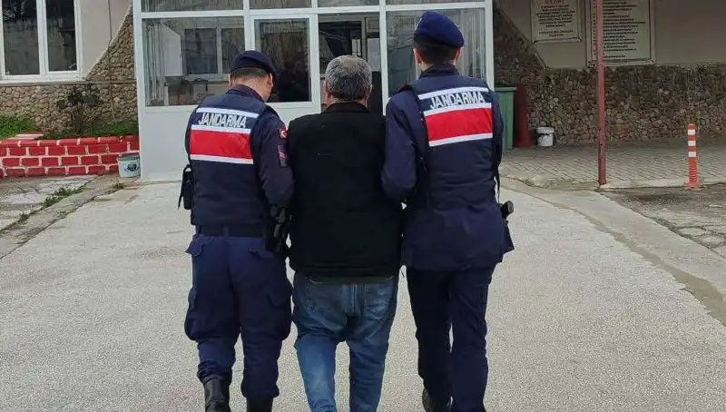 8 Yıl Aranan Şahıs, Yakalandı ve Cezaevine Gönderildi!
